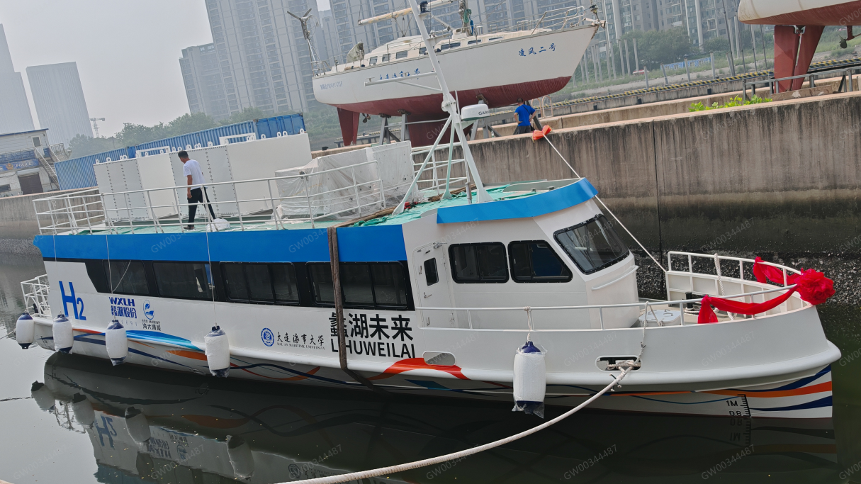 未势能源配套我国首艘氢燃料电池海上交通船成功下水