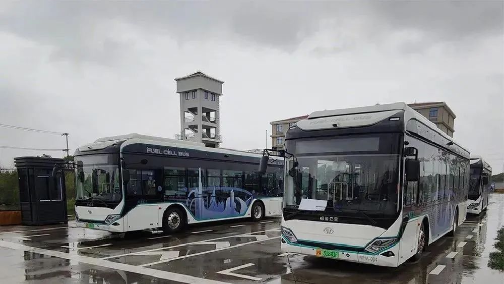 上海临港片区首条氢能公交线